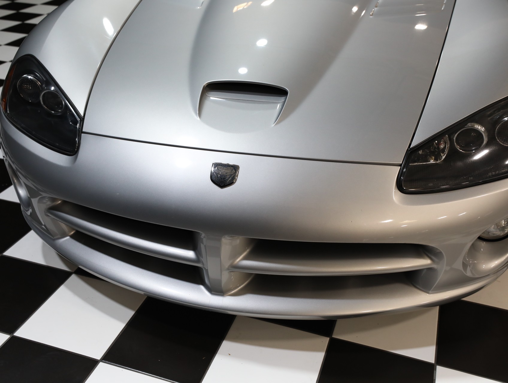 2004 Dodge Viper 17