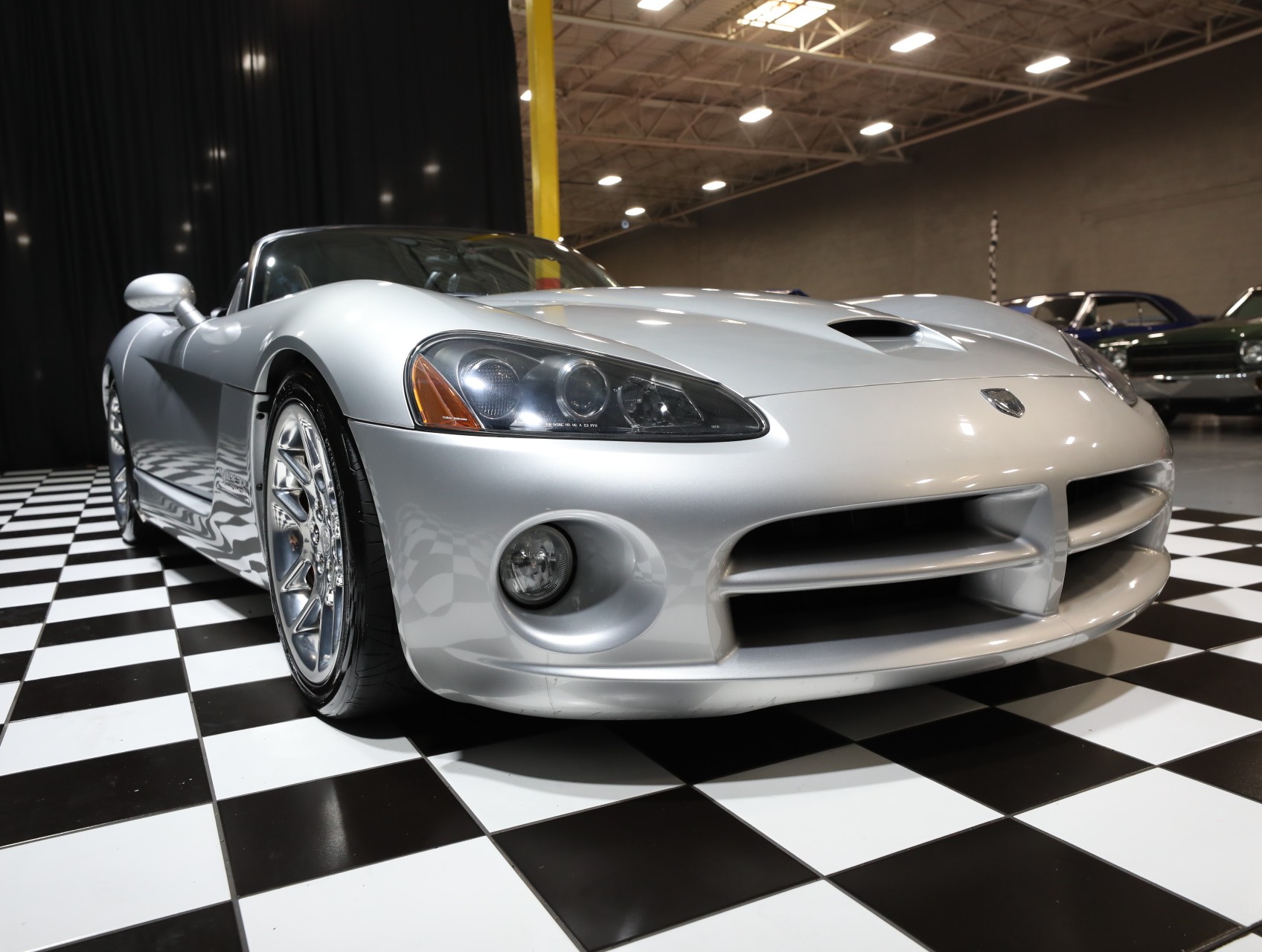 2004 Dodge Viper 21
