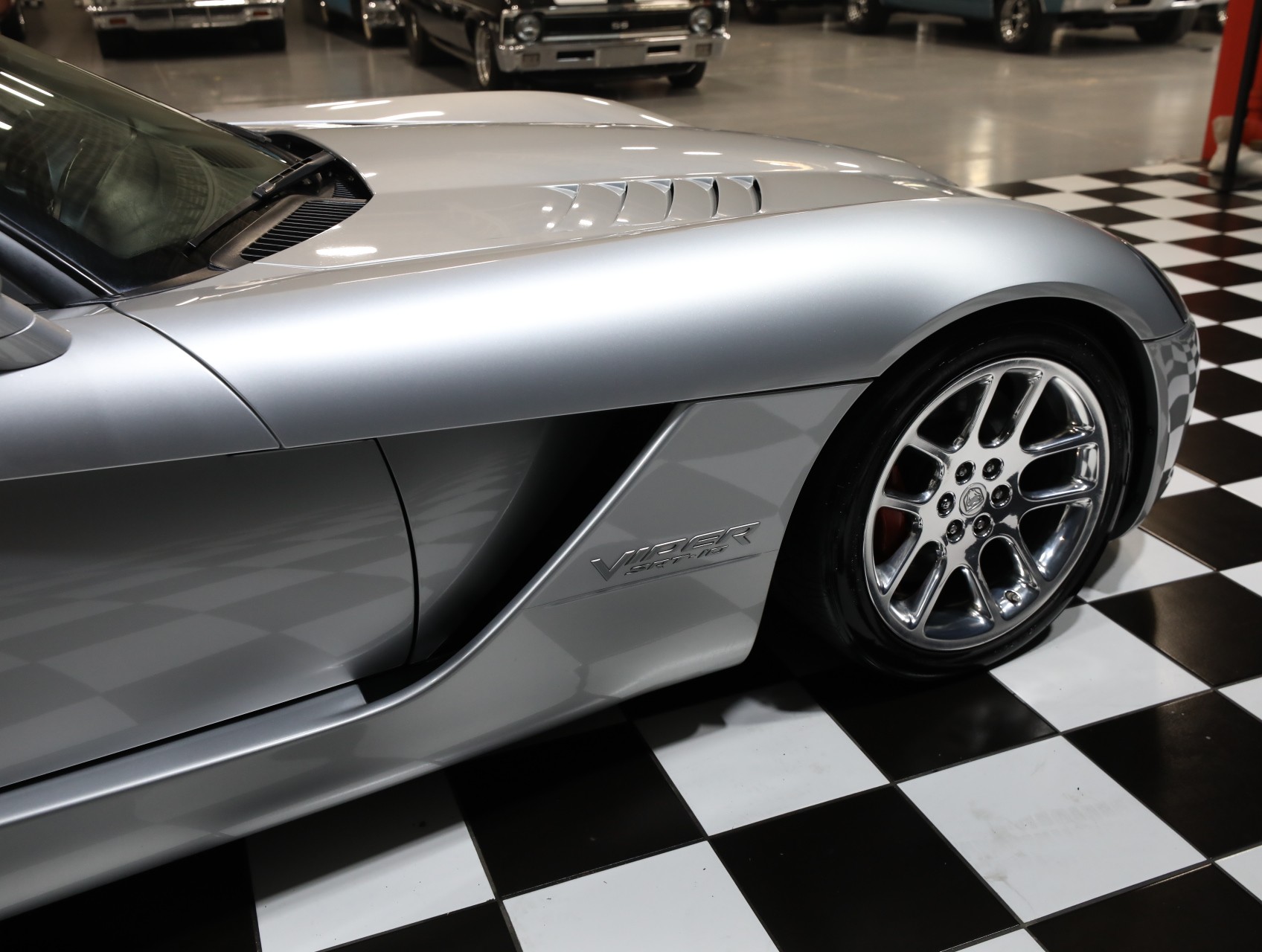 2004 Dodge Viper 22