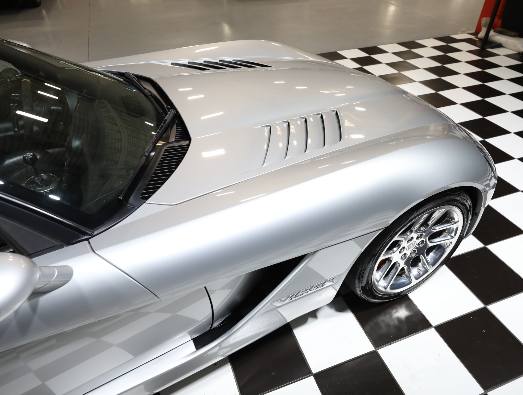 2004 Dodge Viper 24