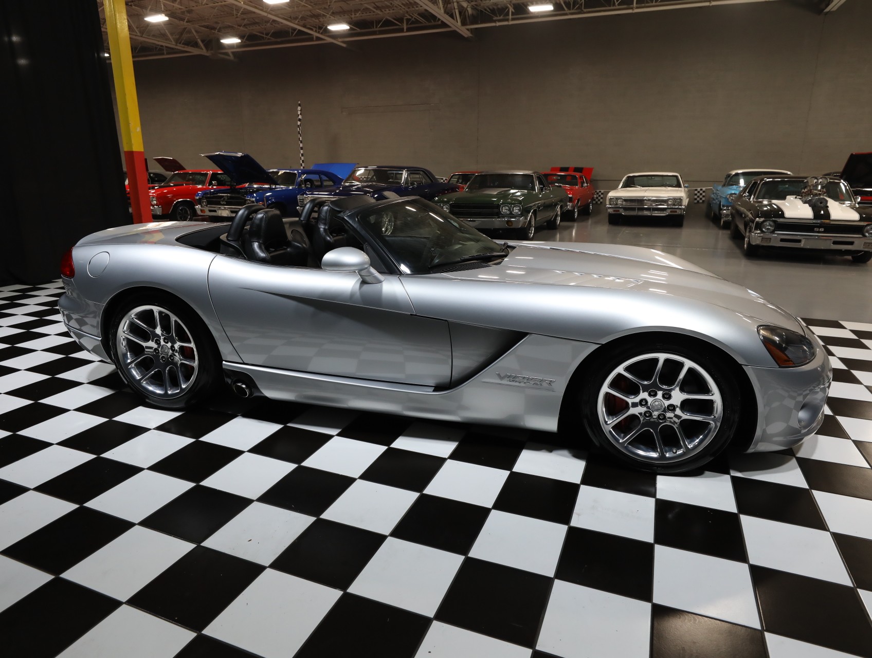 2004 Dodge Viper 25