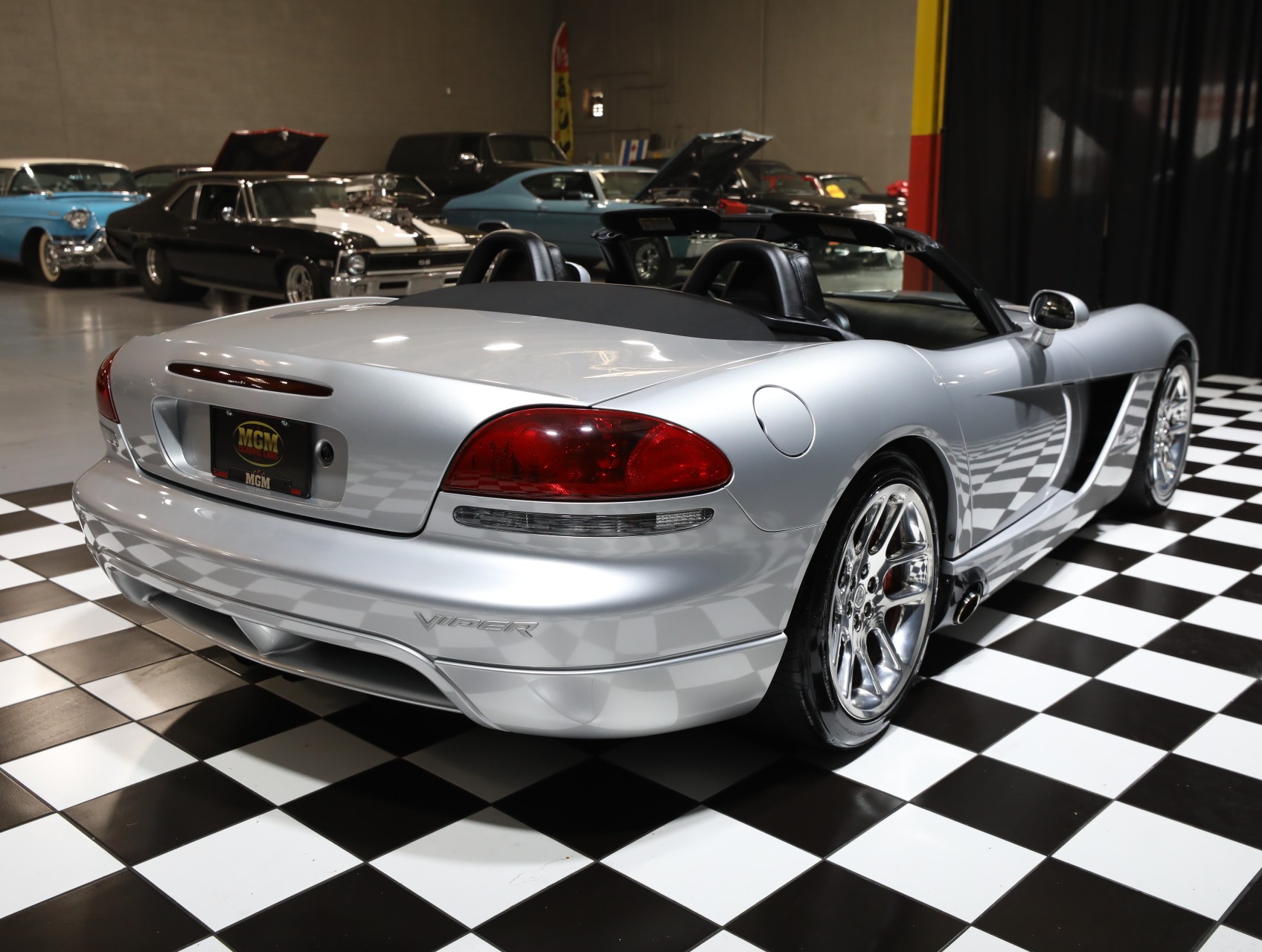 2004 Dodge Viper 27