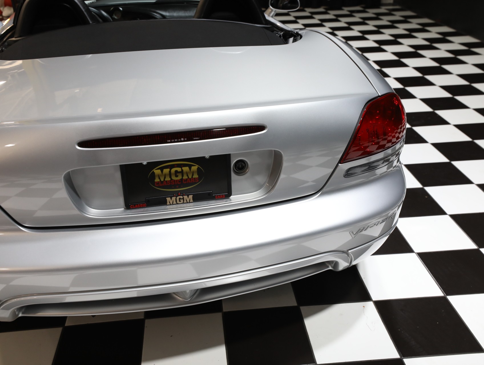 2004 Dodge Viper 28