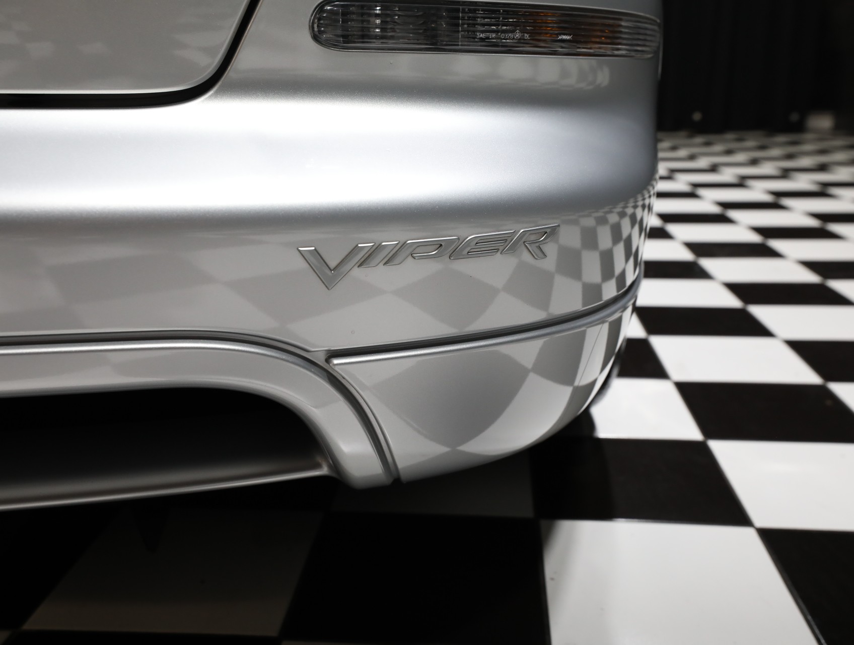 2004 Dodge Viper 29