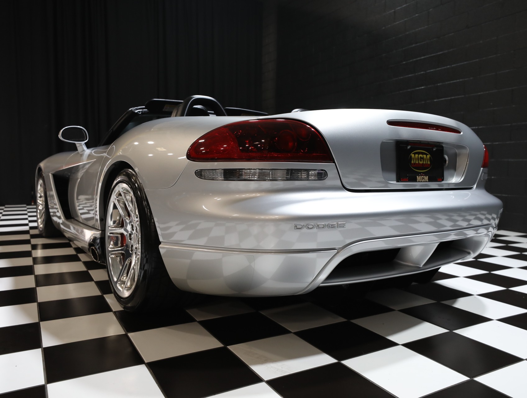 2004 Dodge Viper 31