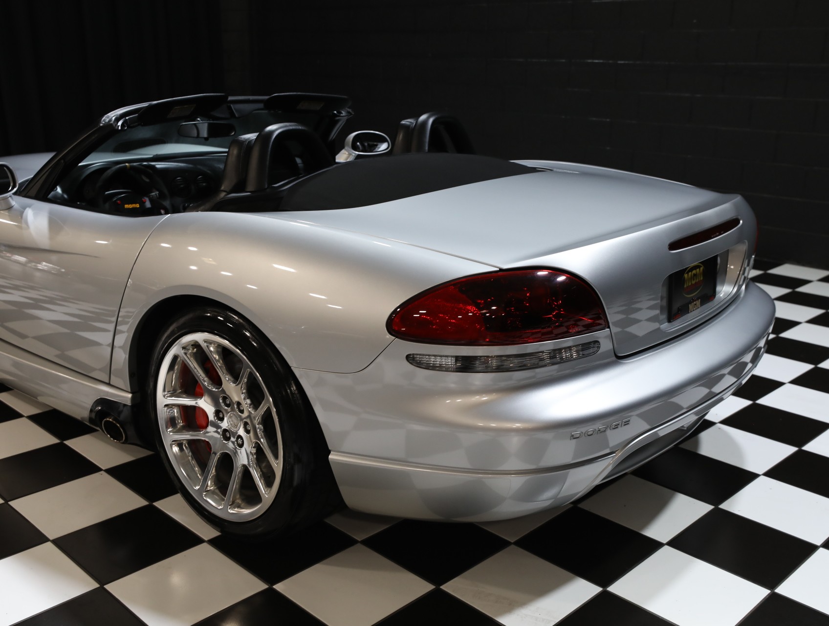 2004 Dodge Viper 32