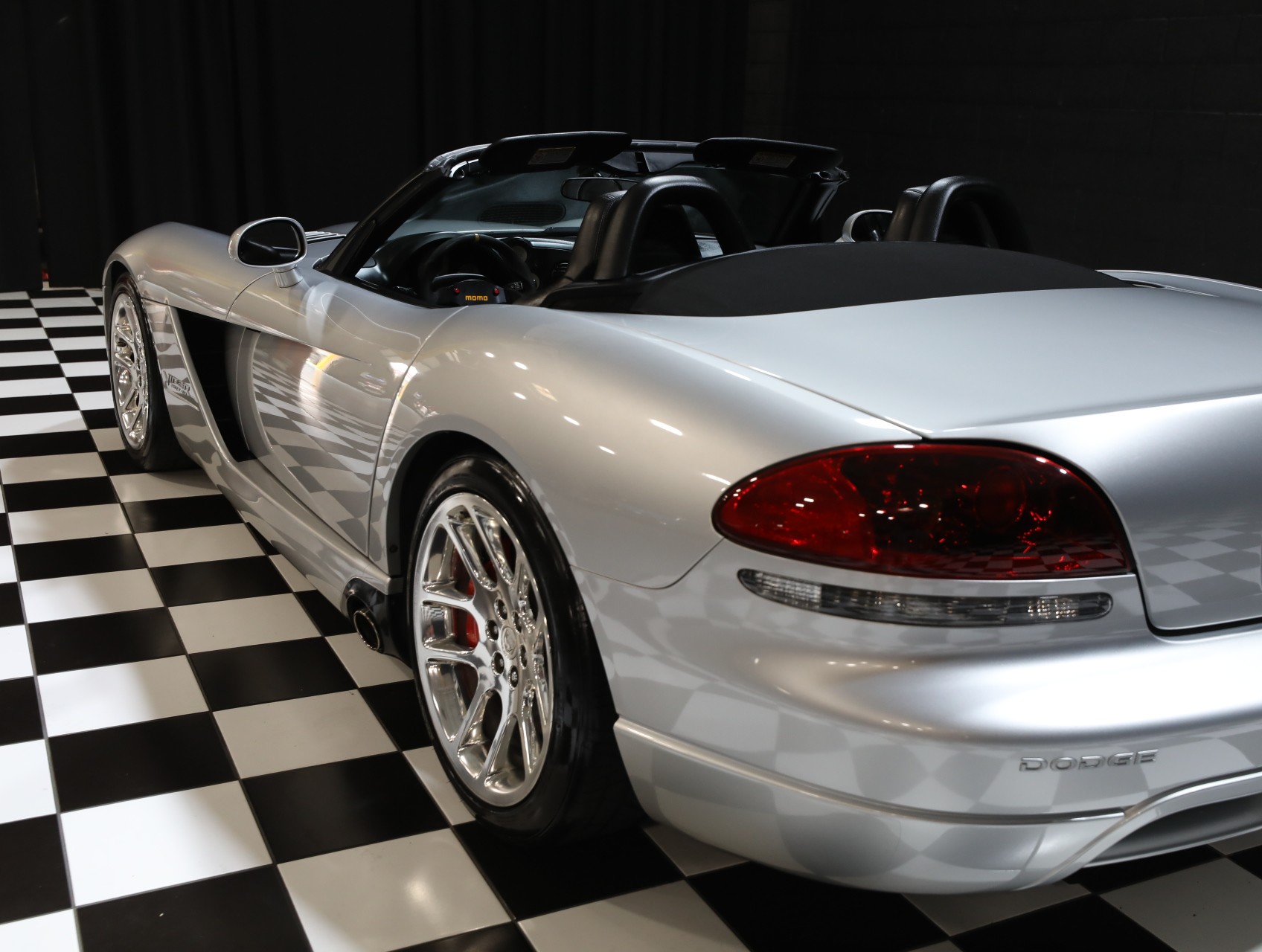 2004 Dodge Viper 34
