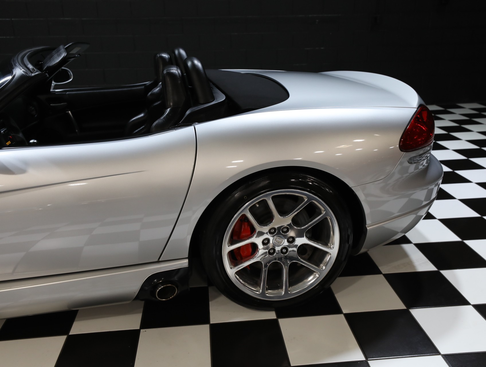 2004 Dodge Viper 35