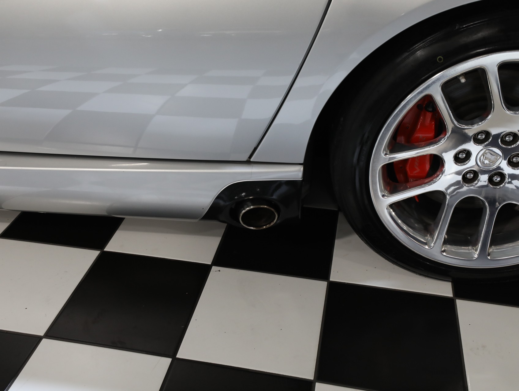 2004 Dodge Viper 36