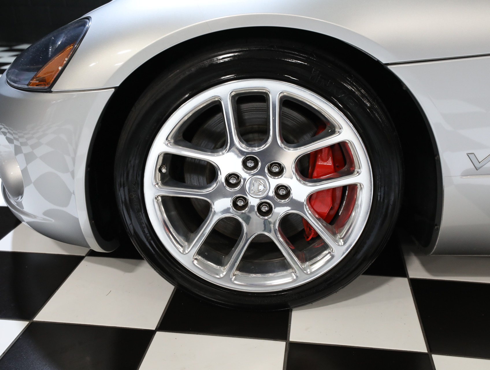 2004 Dodge Viper 40
