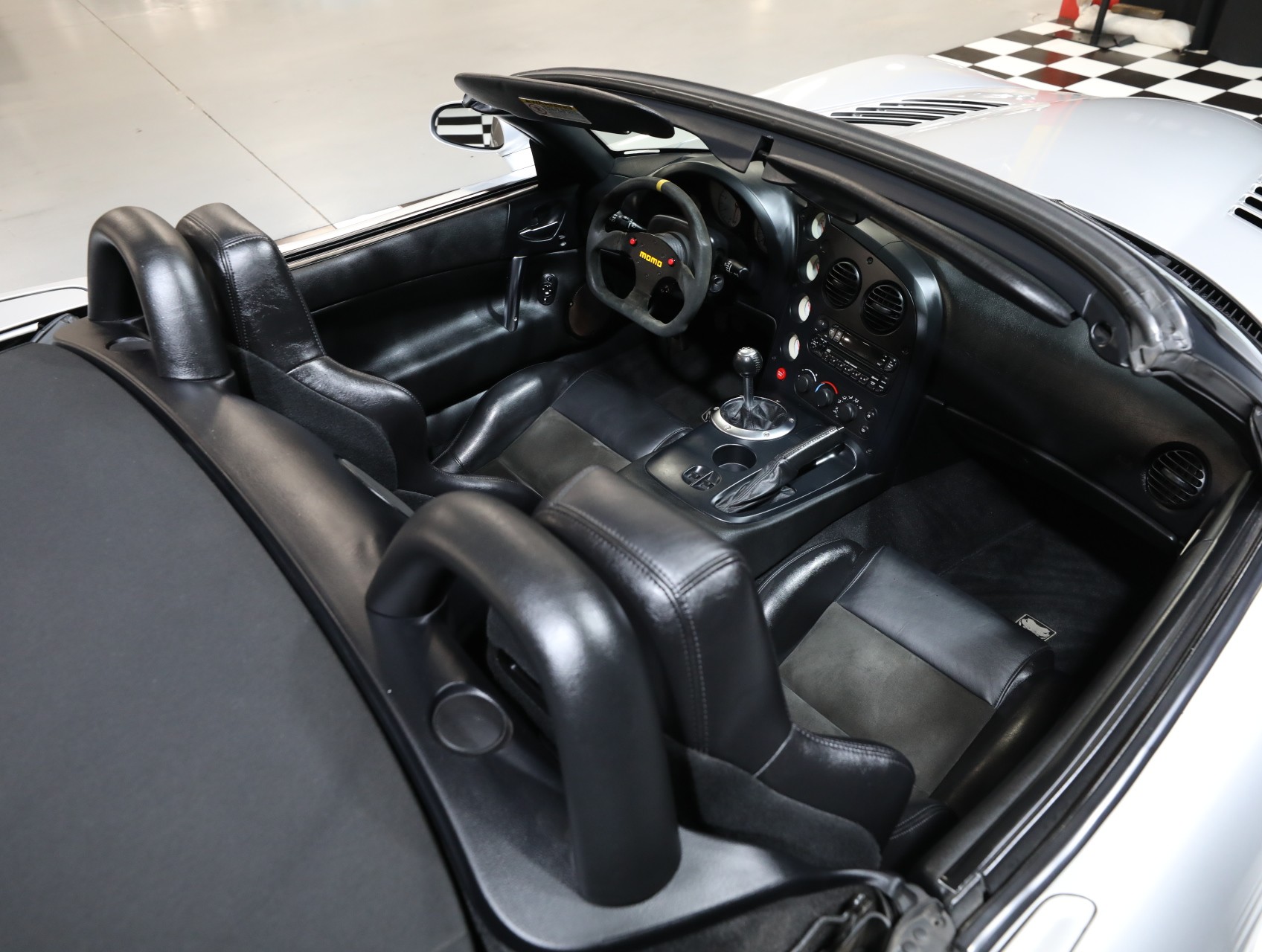2004 Dodge Viper 44