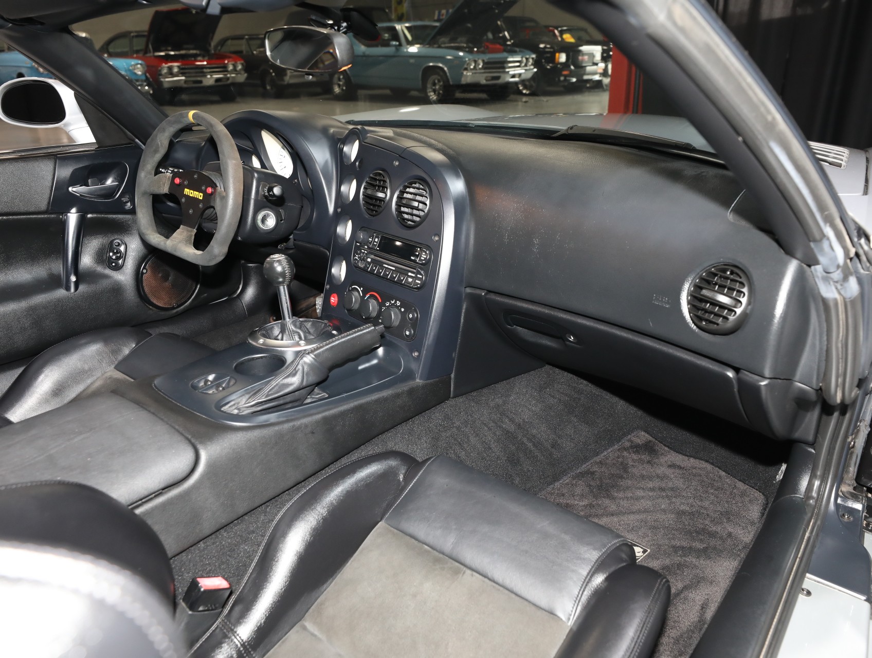 2004 Dodge Viper 48