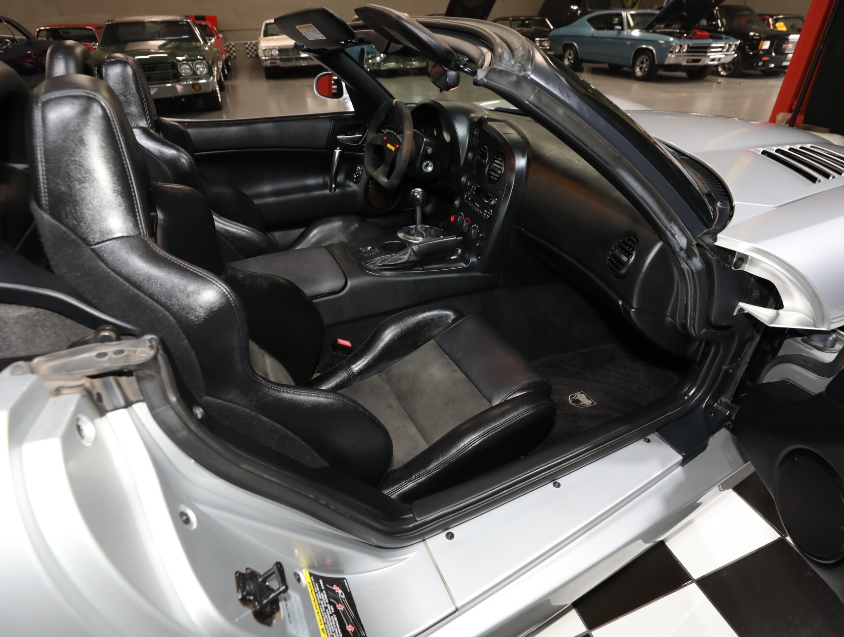 2004 Dodge Viper 49