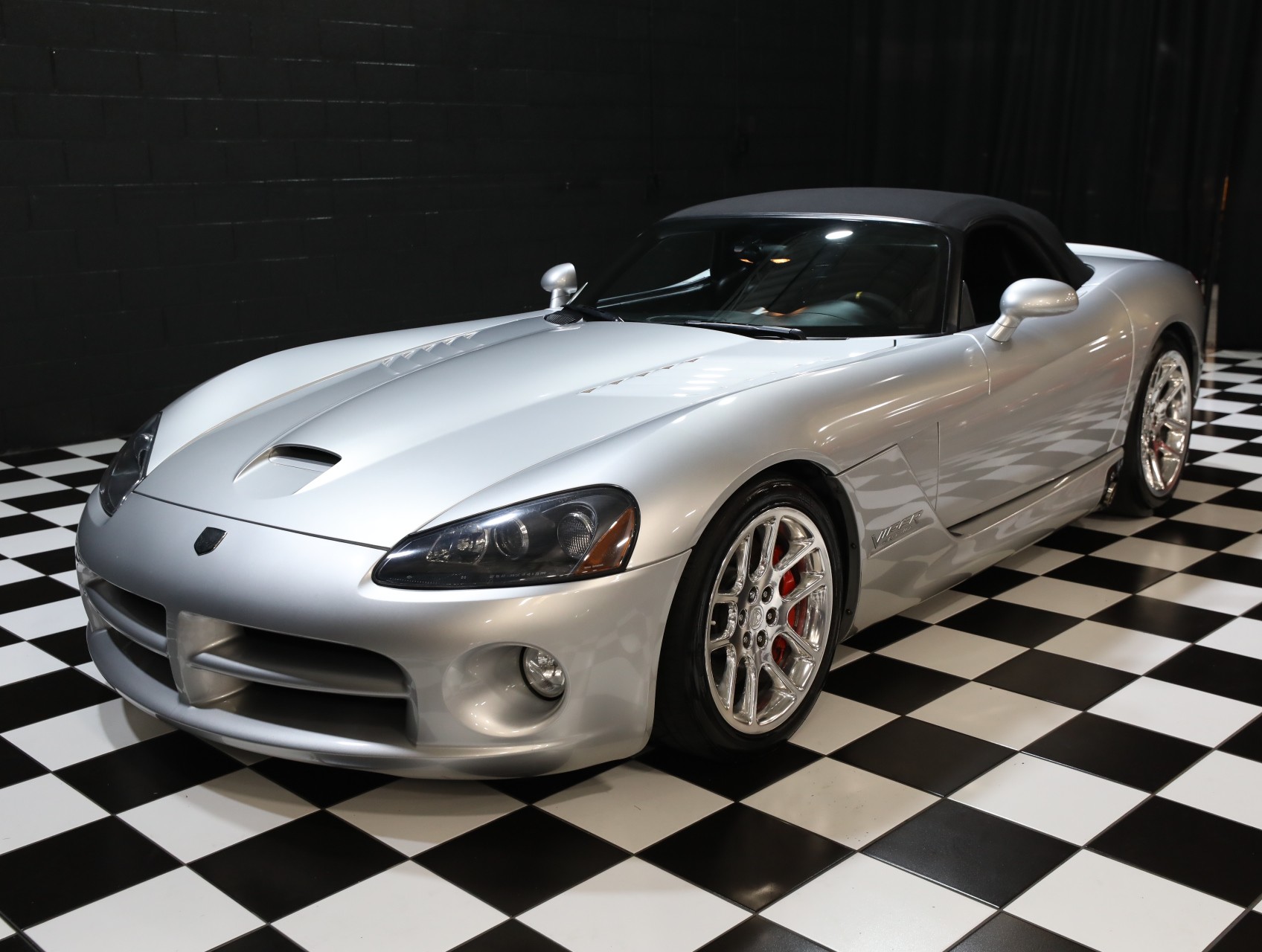 2004 Dodge Viper 5
