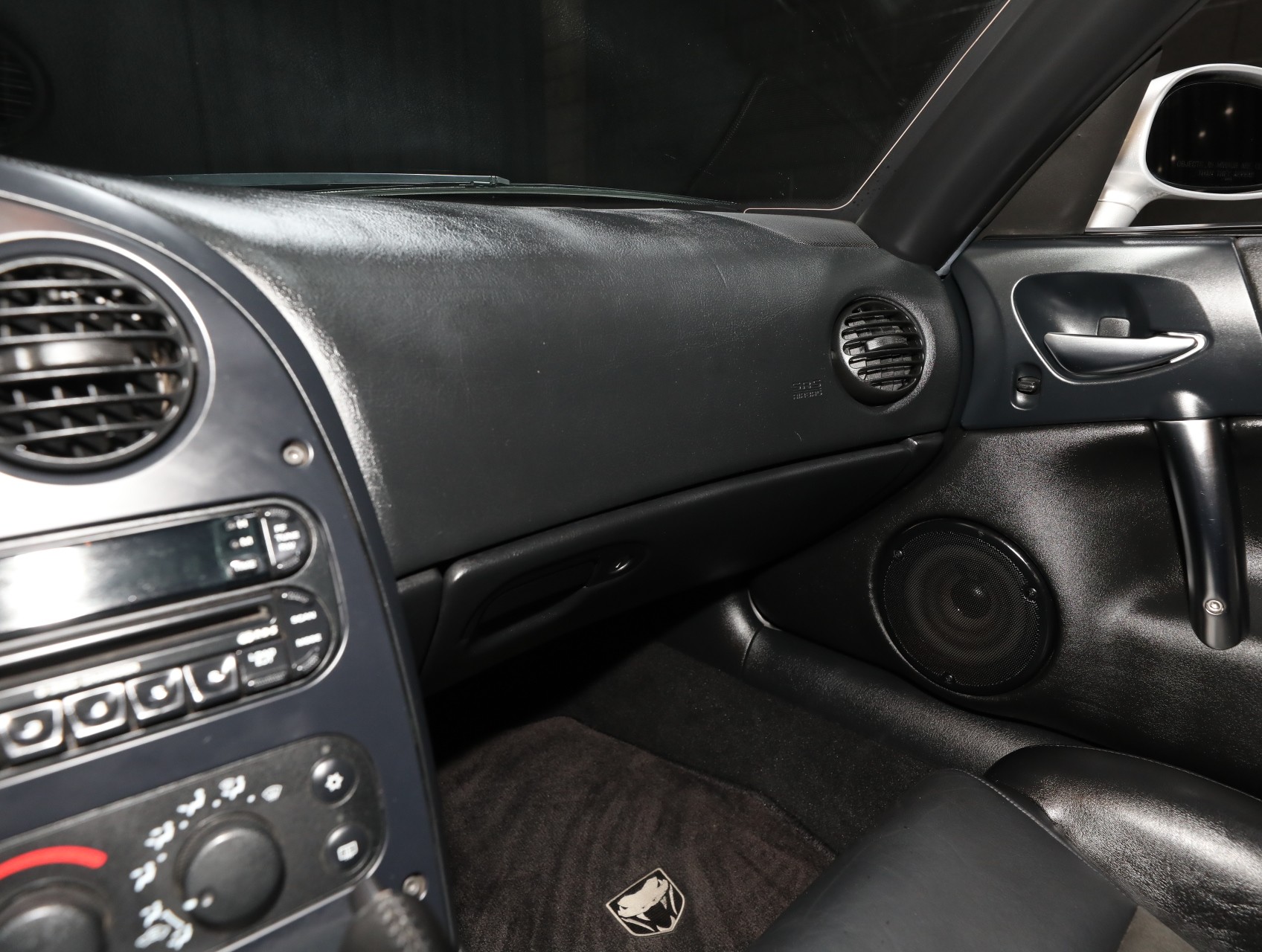 2004 Dodge Viper 63