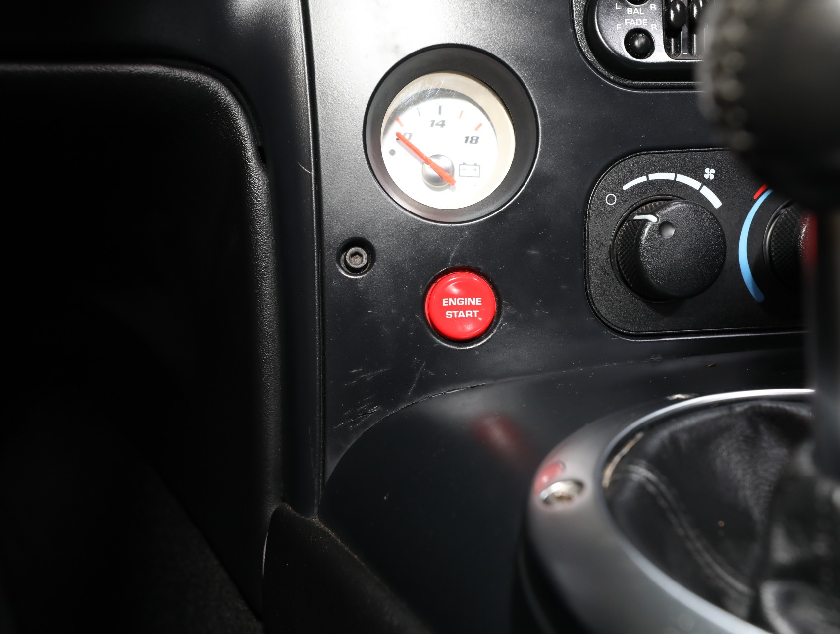 2004 Dodge Viper 66