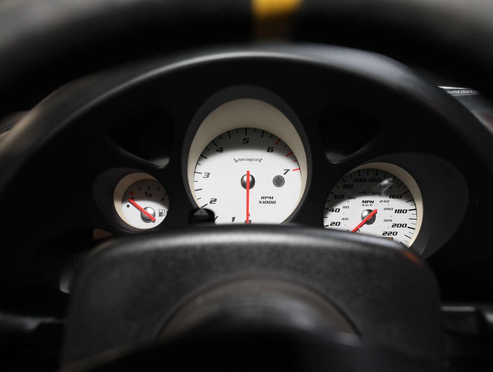2004 Dodge Viper 74