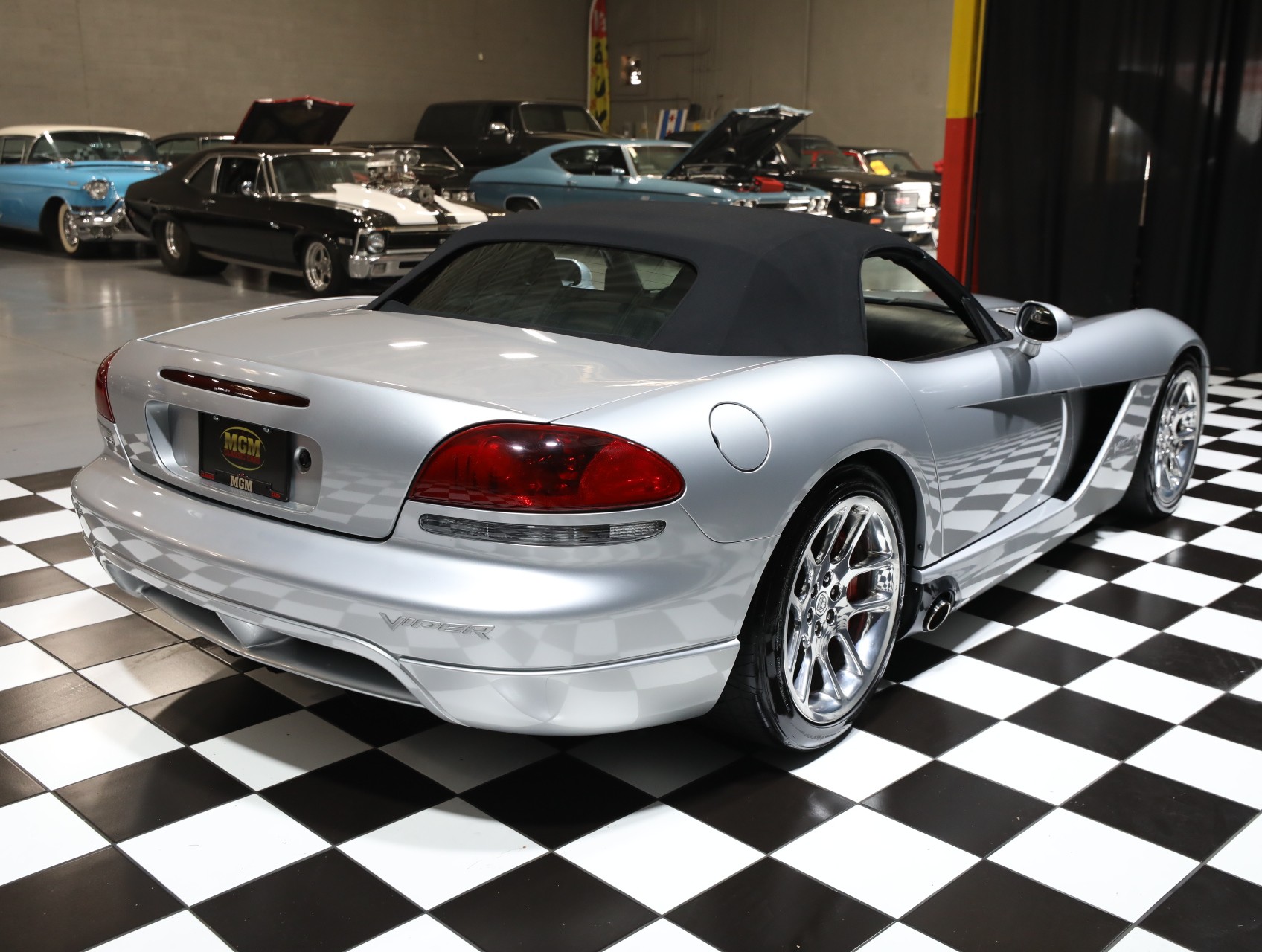 2004 Dodge Viper 9