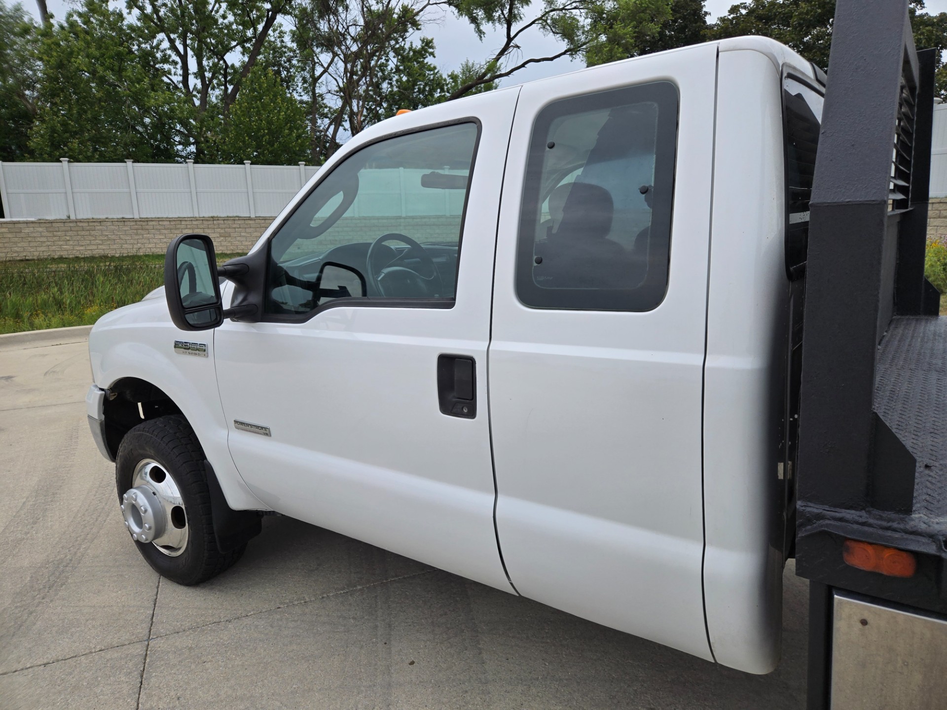 2006 Ford F350 28