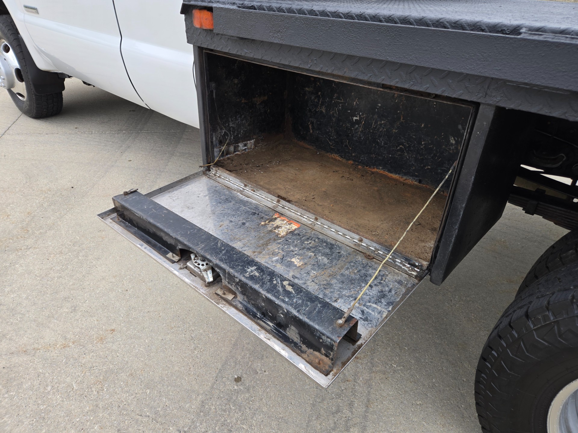2006 Ford F350 33