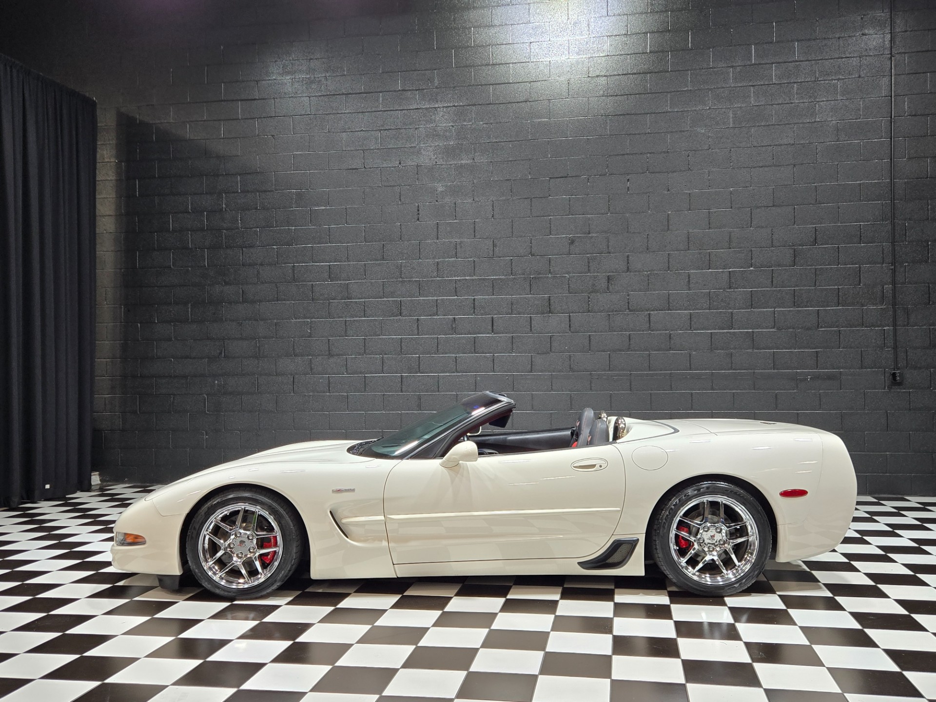 2001 Chevrolet Corvette 3