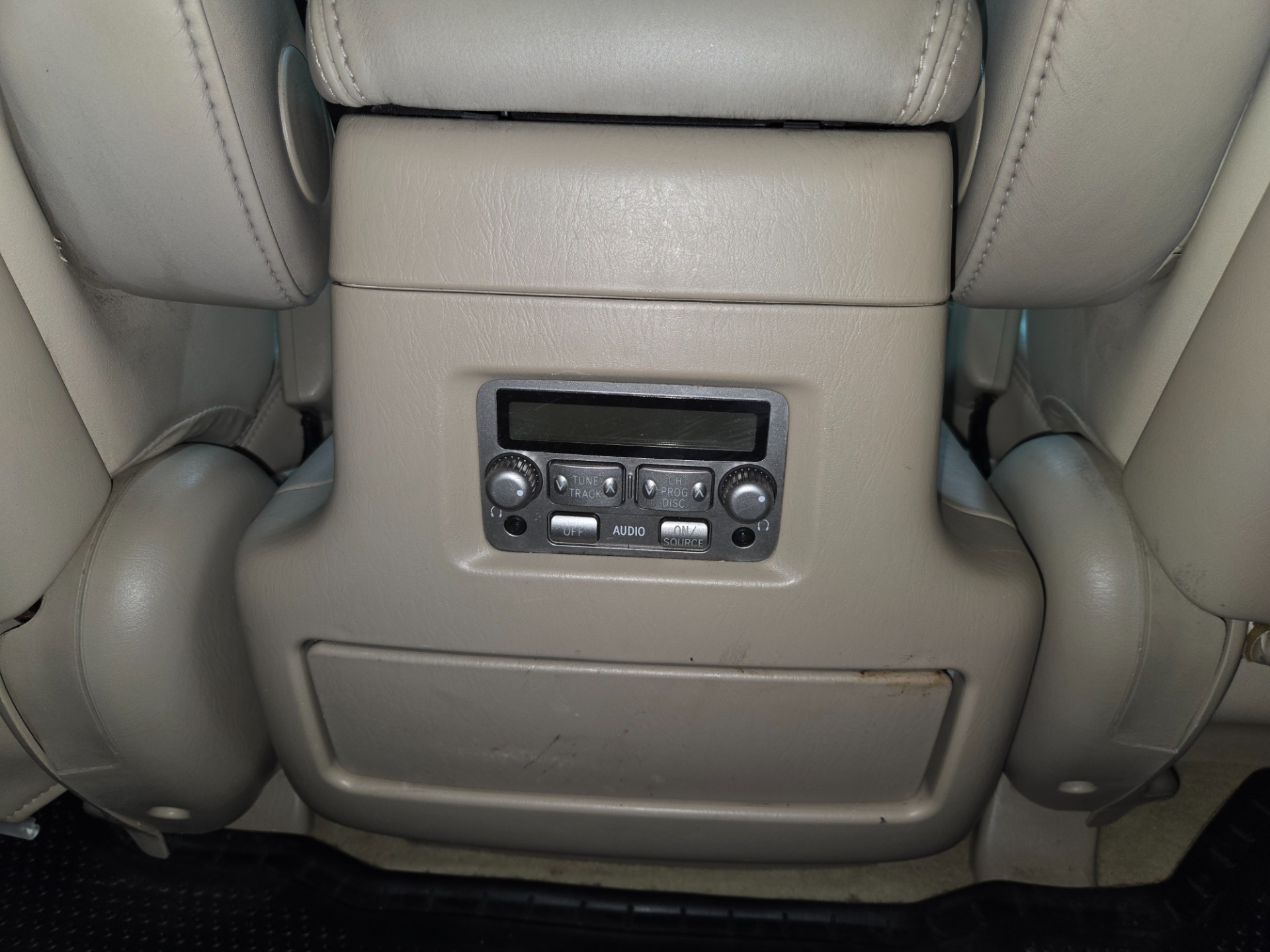 2004 Lexus LX 470 100
