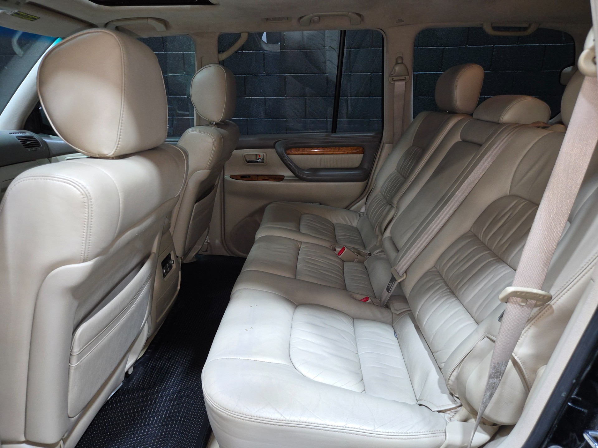 2004 Lexus LX 470 102