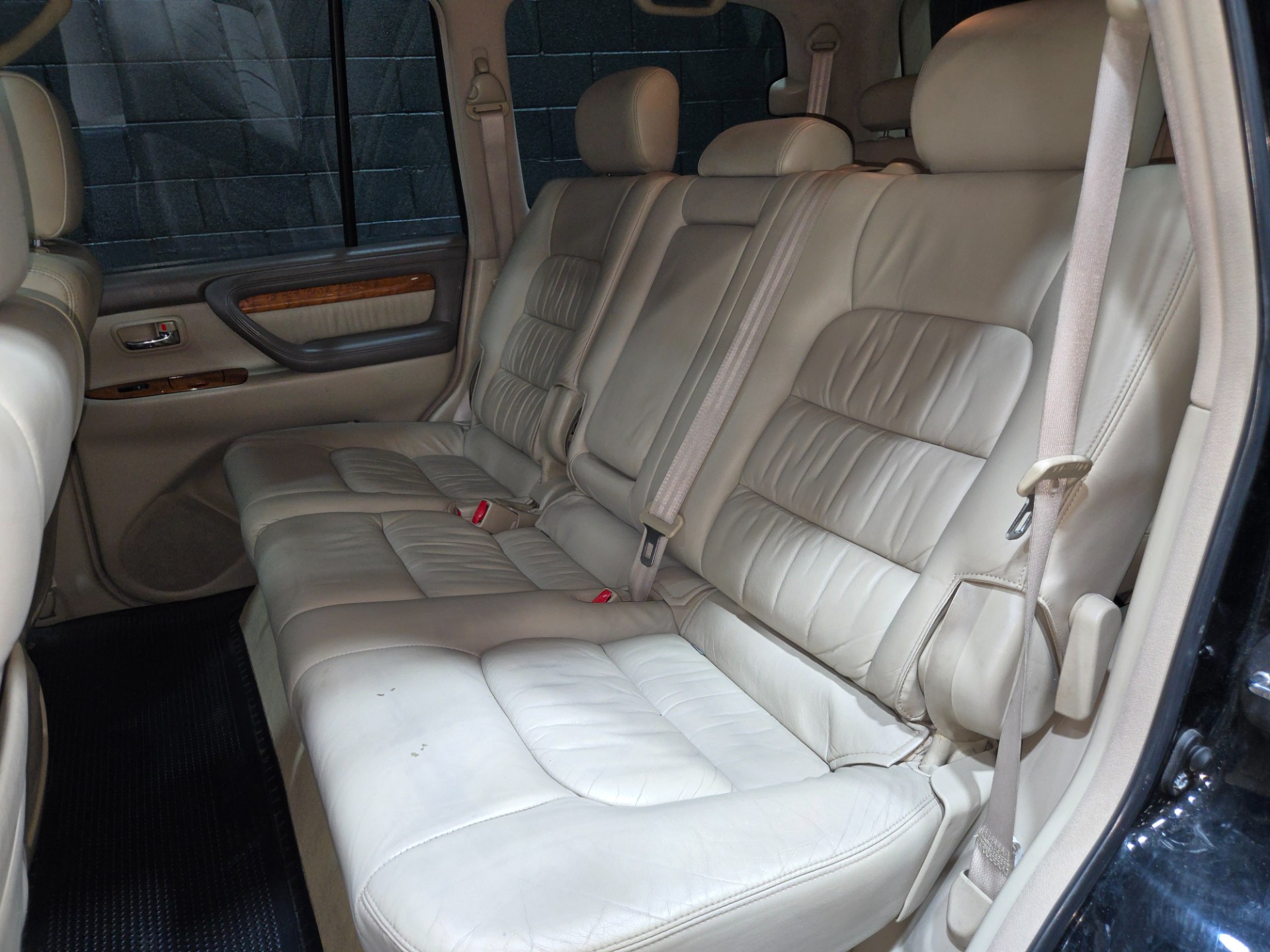 2004 Lexus LX 470 106