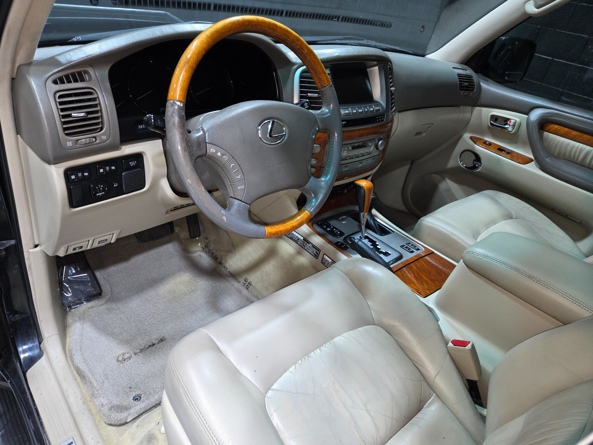 2004 Lexus LX 470 107