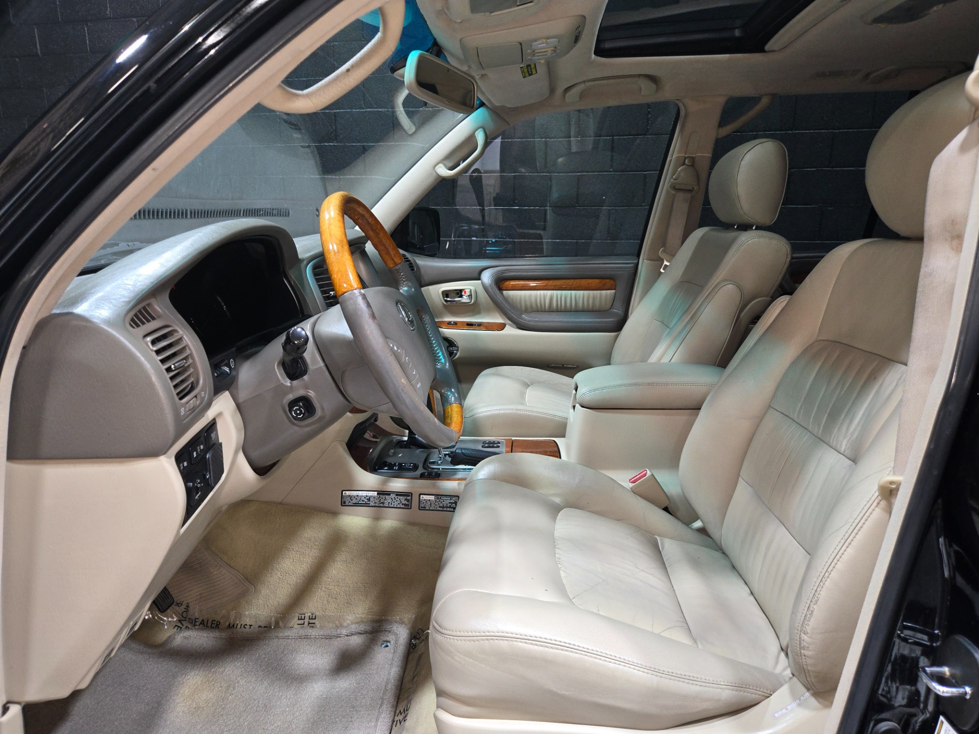 2004 Lexus LX 470 108