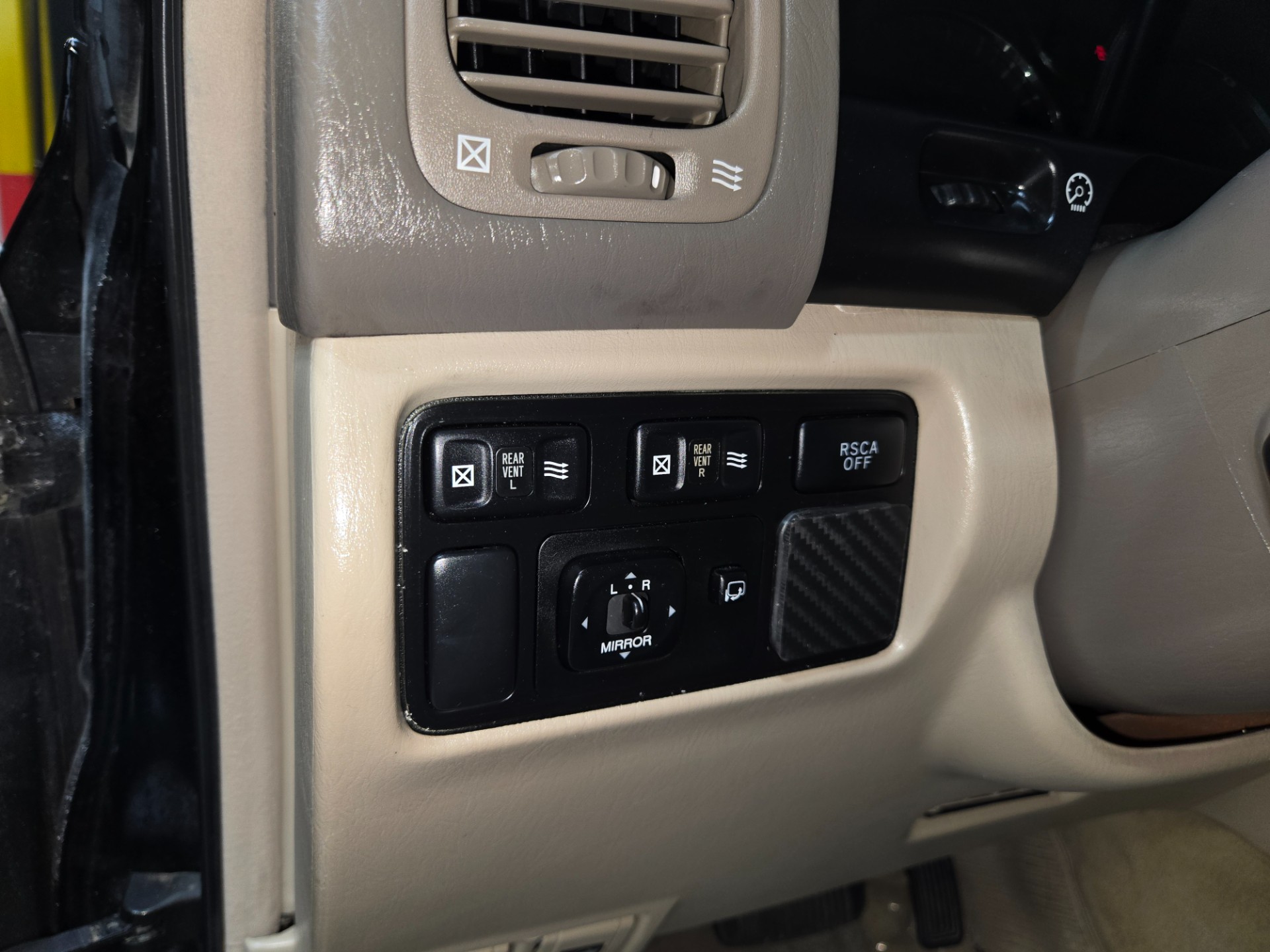 2004 Lexus LX 470 111