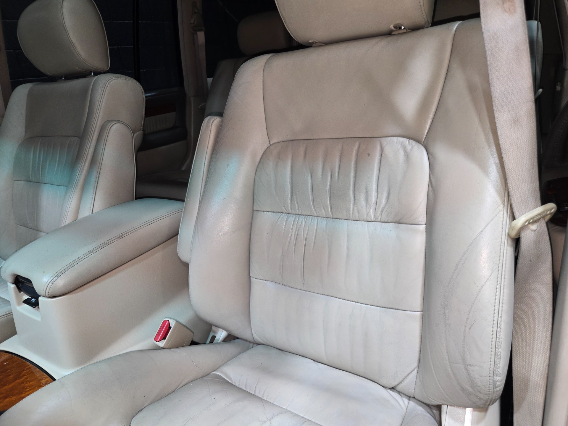 2004 Lexus LX 470 114