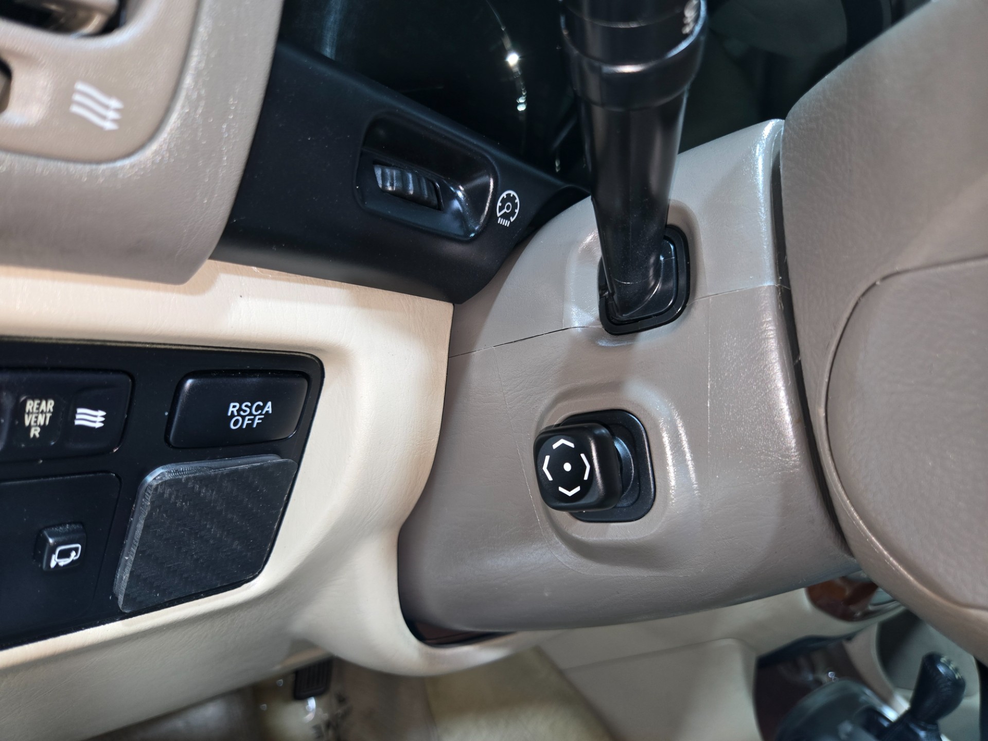 2004 Lexus LX 470 125