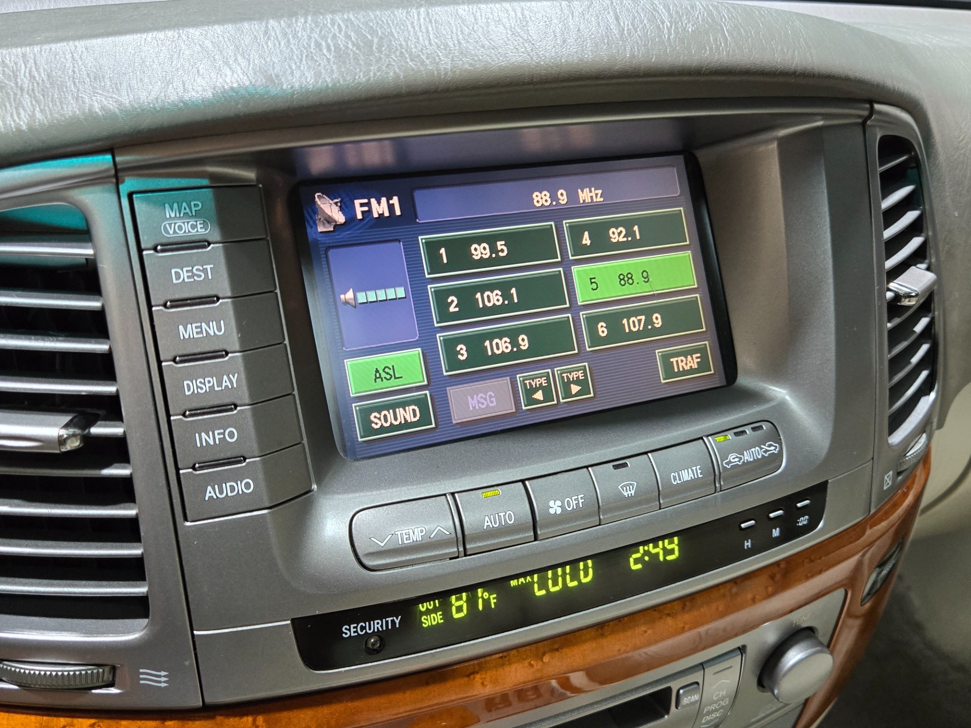 2004 Lexus LX 470 129
