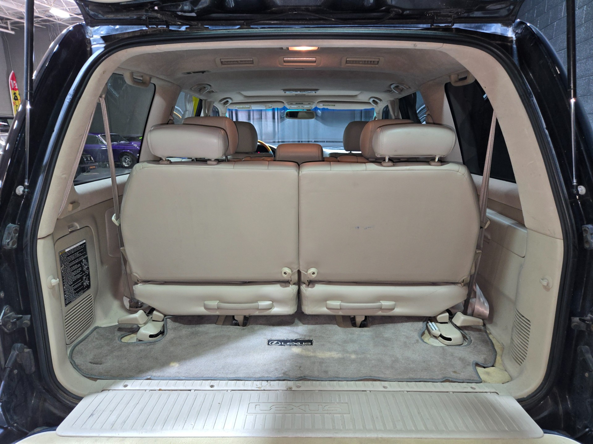 2004 Lexus LX 470 12