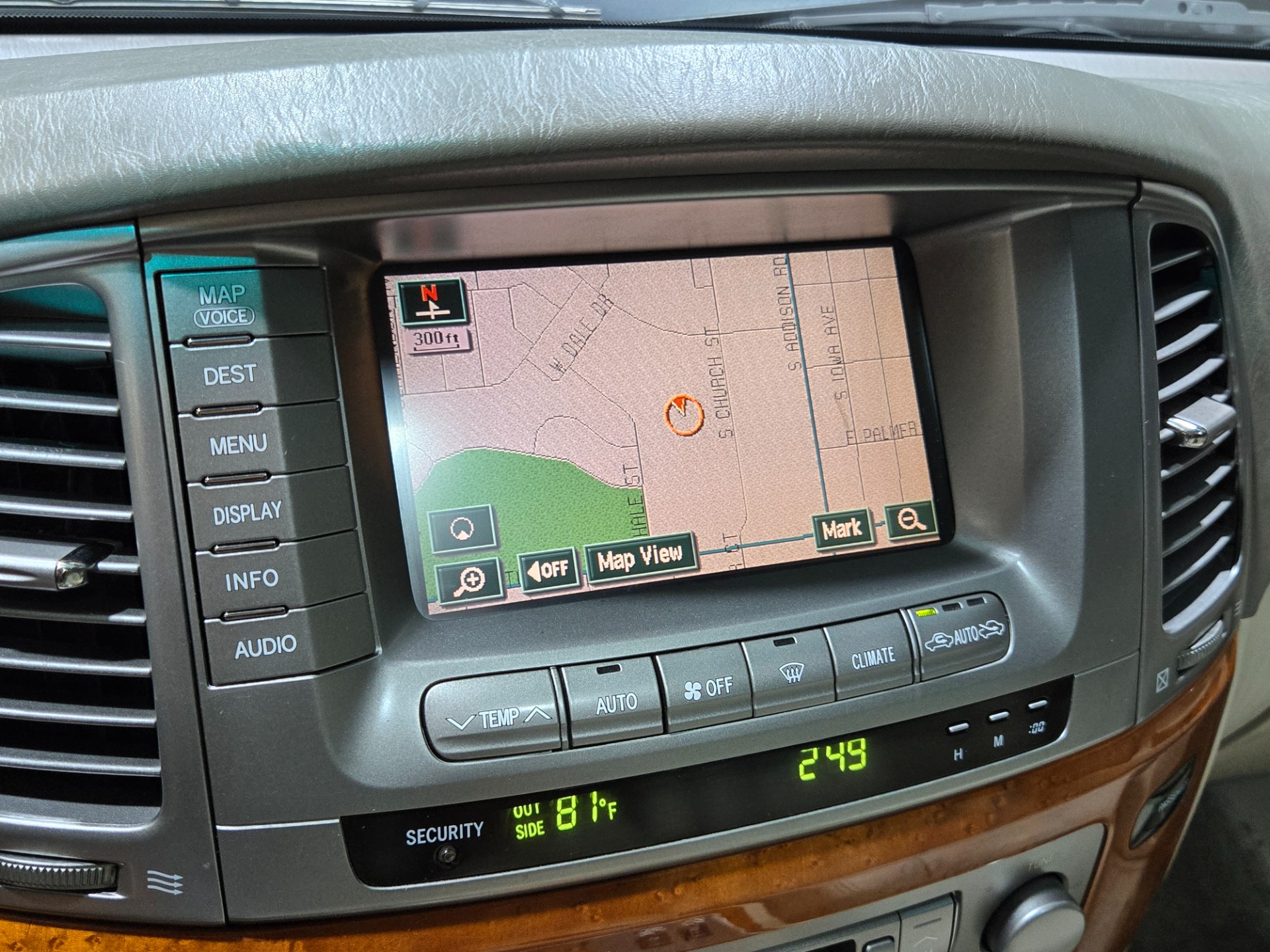 2004 Lexus LX 470 14