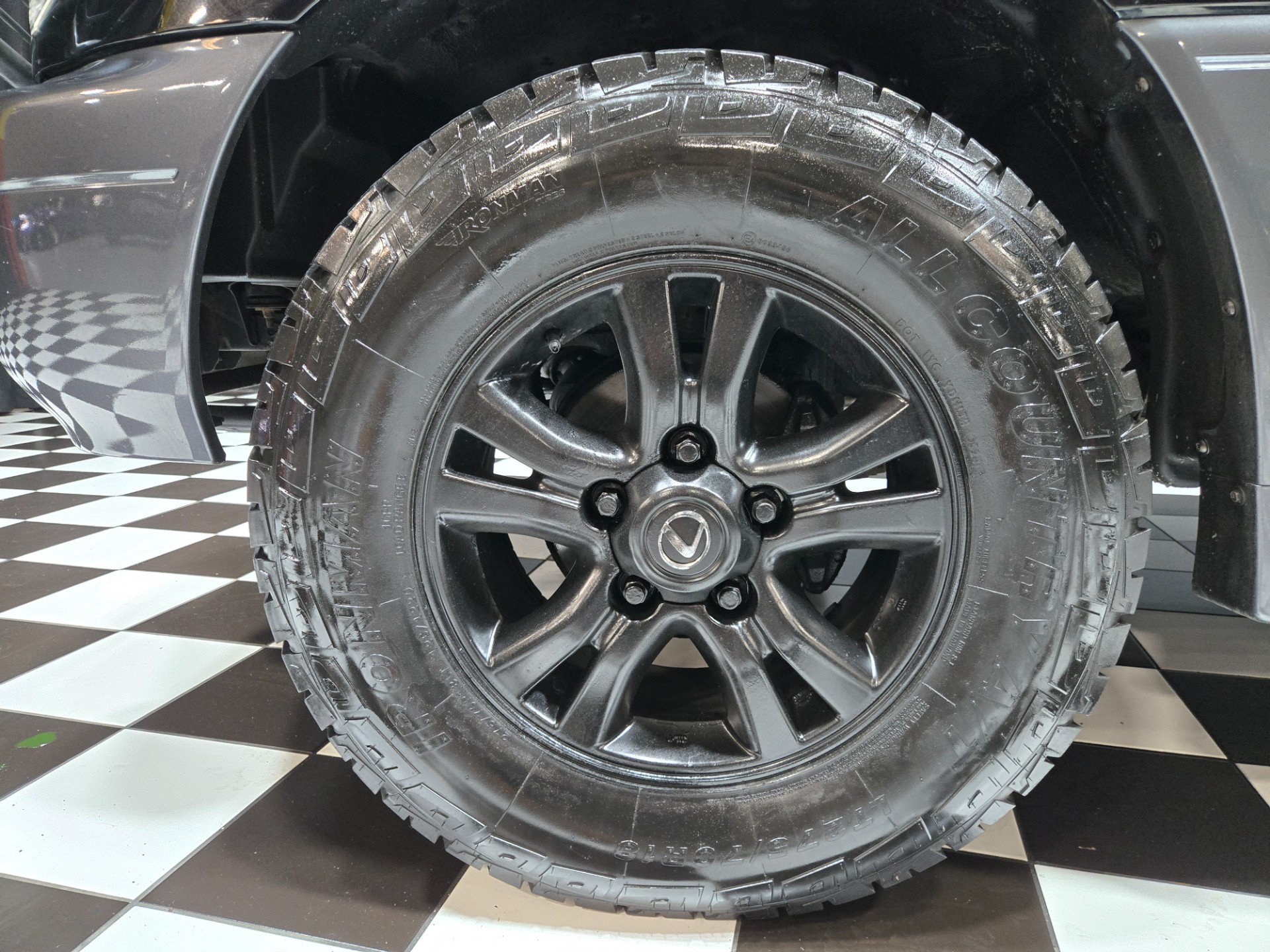 2004 Lexus LX 470 15