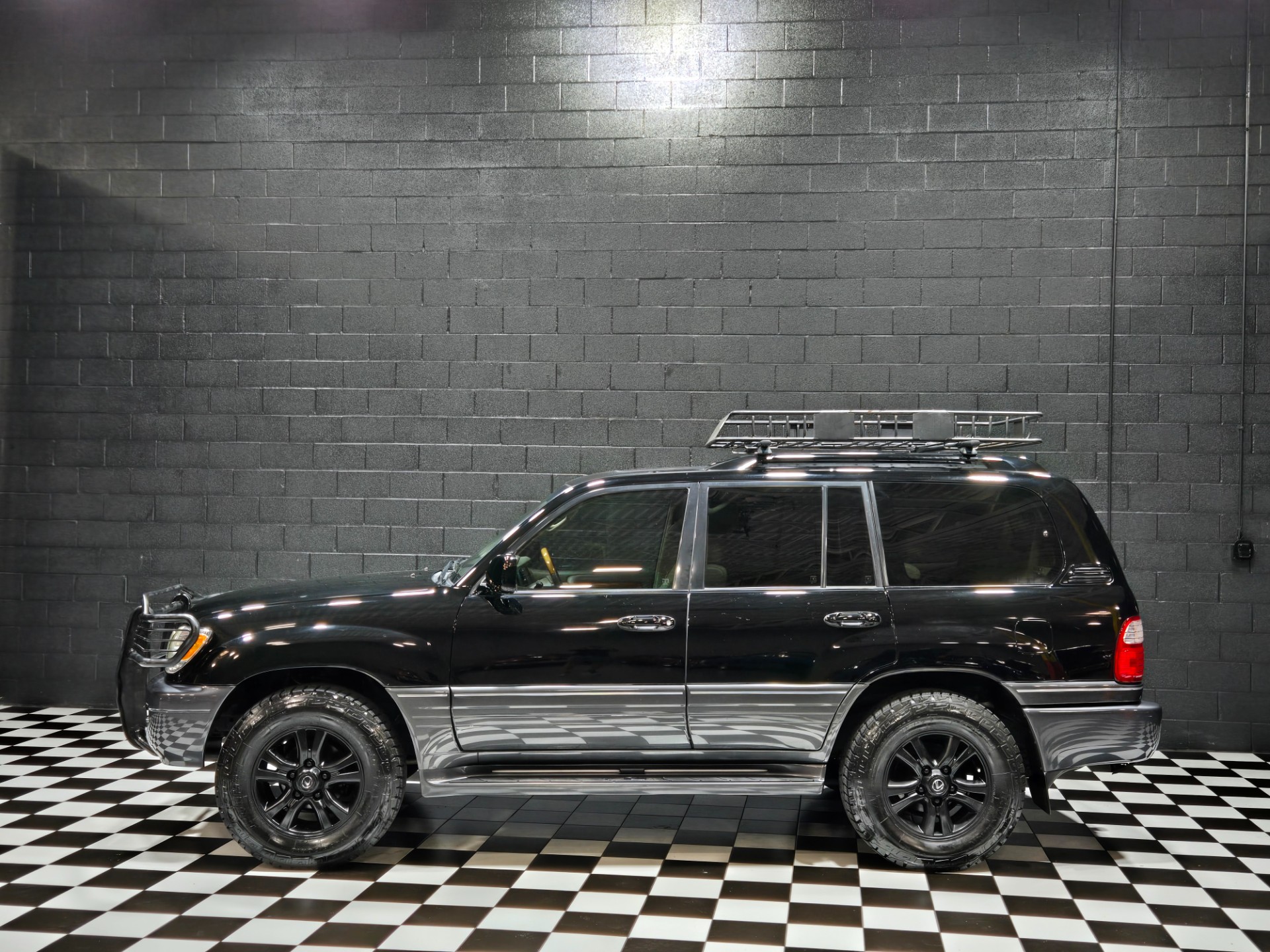 2004 Lexus LX 470 2