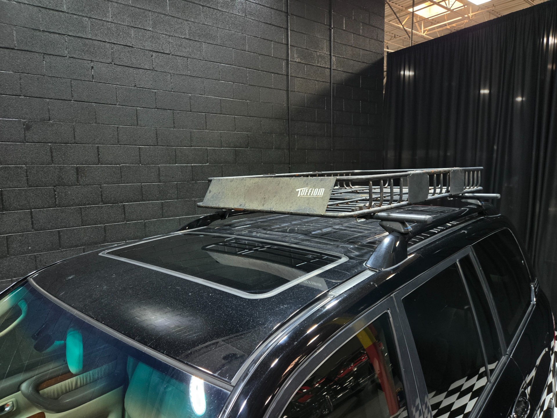 2004 Lexus LX 470 35