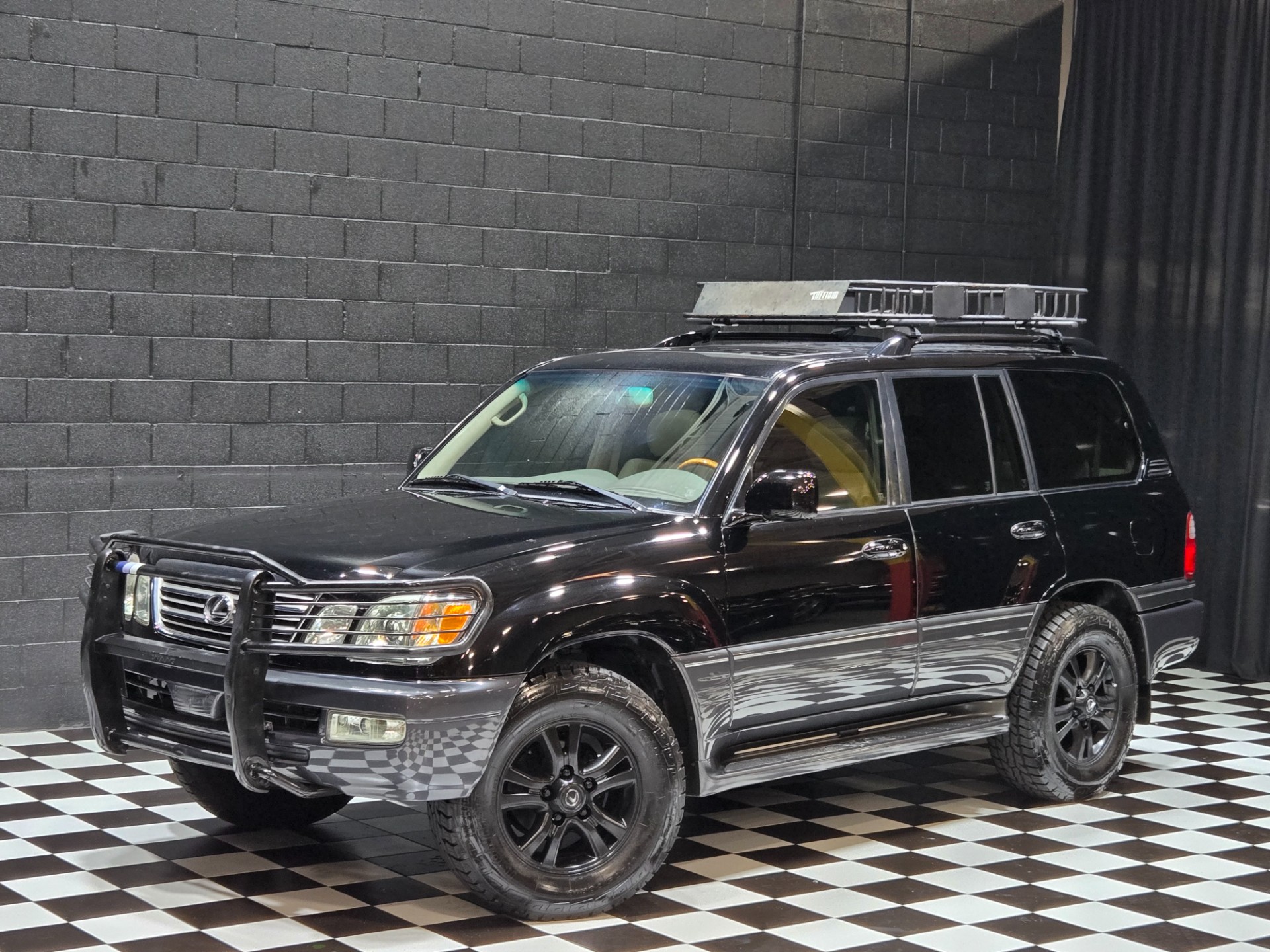 2004 Lexus LX 470 38
