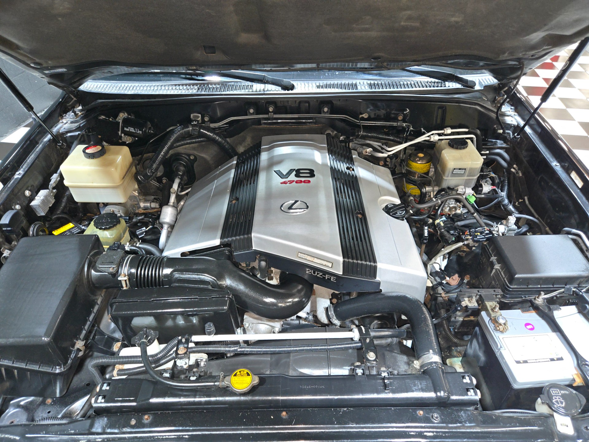 2004 Lexus LX 470 3