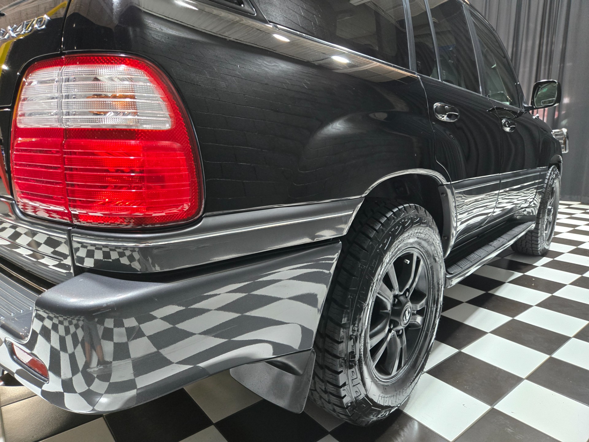2004 Lexus LX 470 47