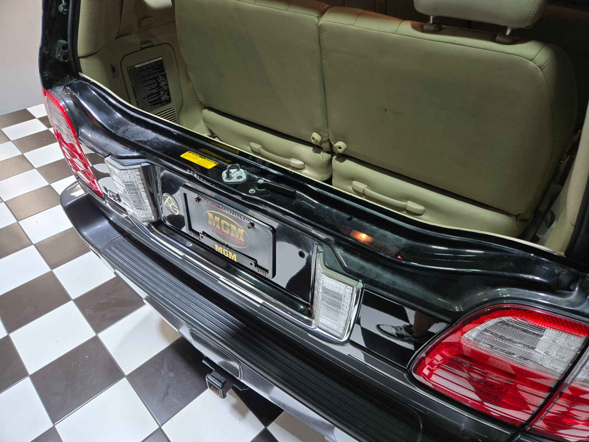 2004 Lexus LX 470 69