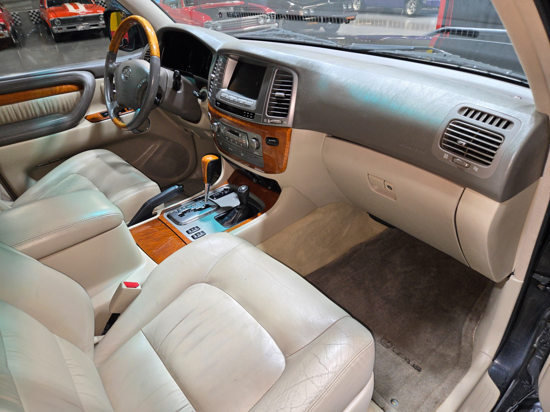 2004 Lexus LX 470 7