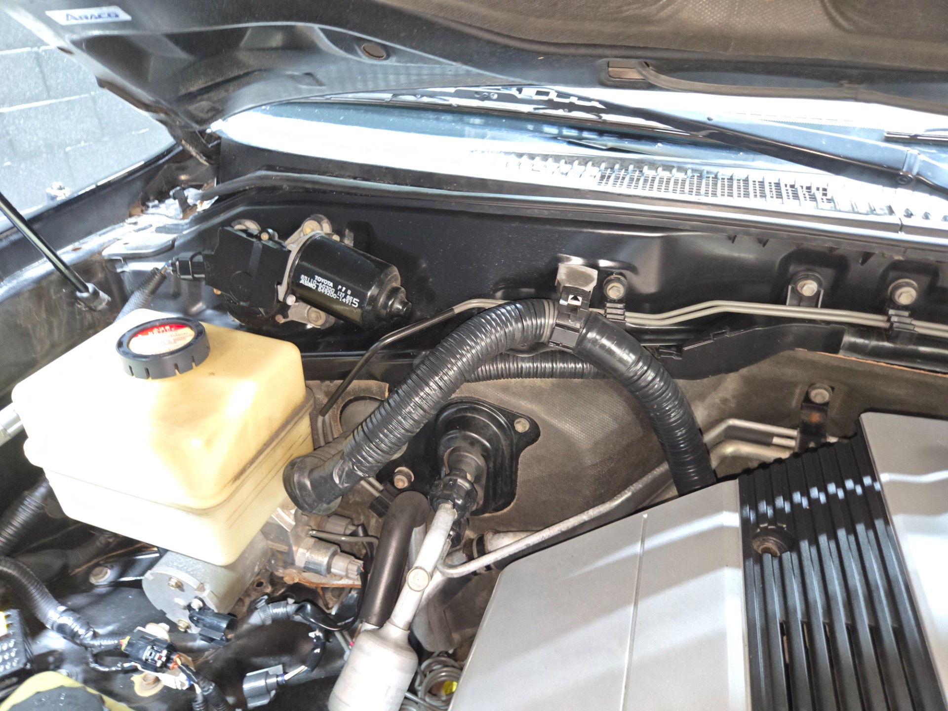 2004 Lexus LX 470 84