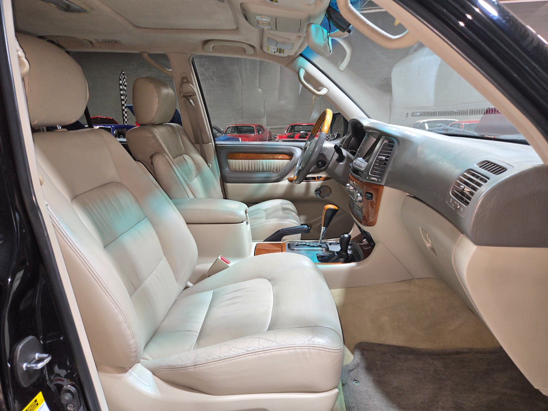 2004 Lexus LX 470 8