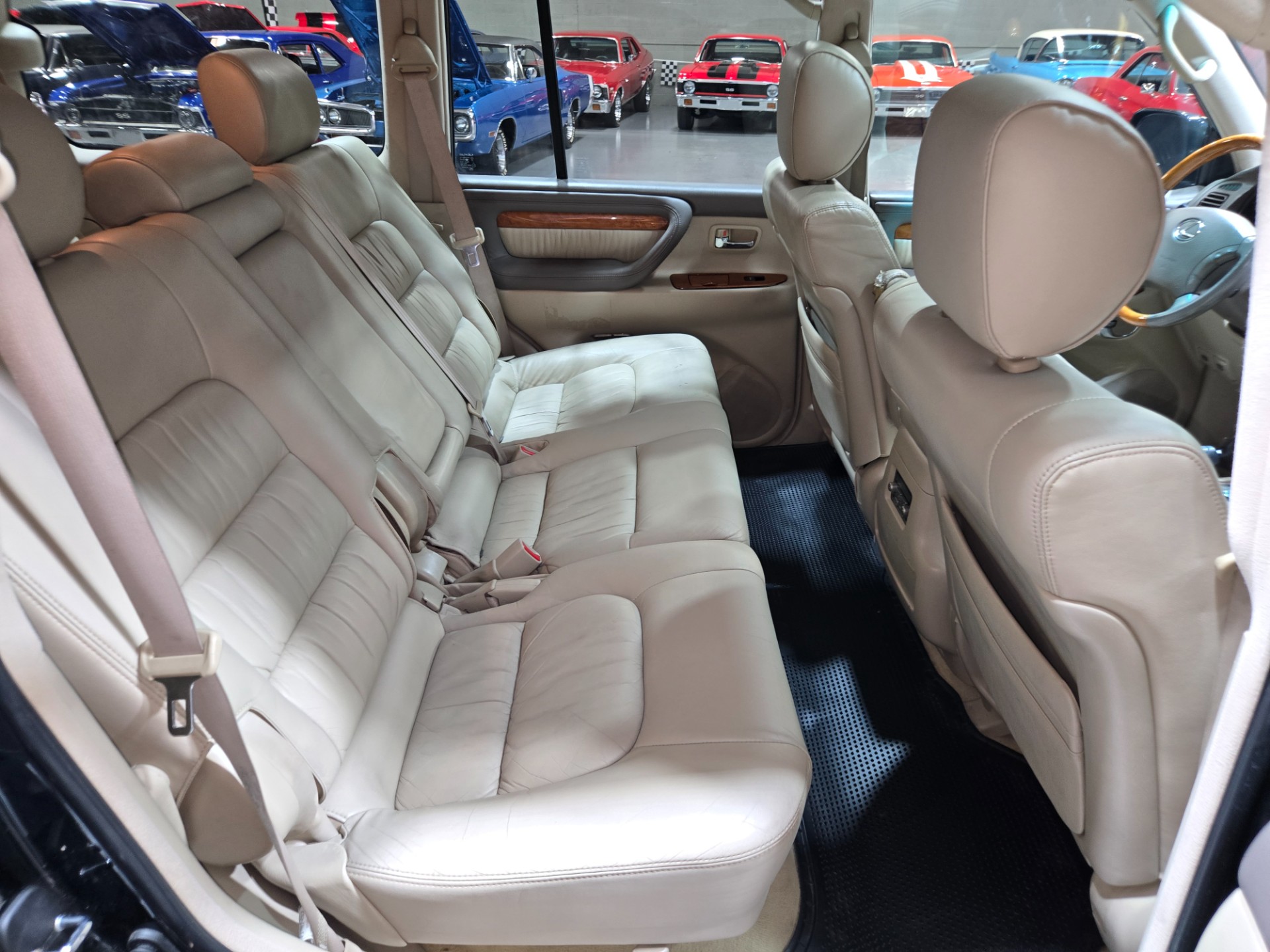 2004 Lexus LX 470 93