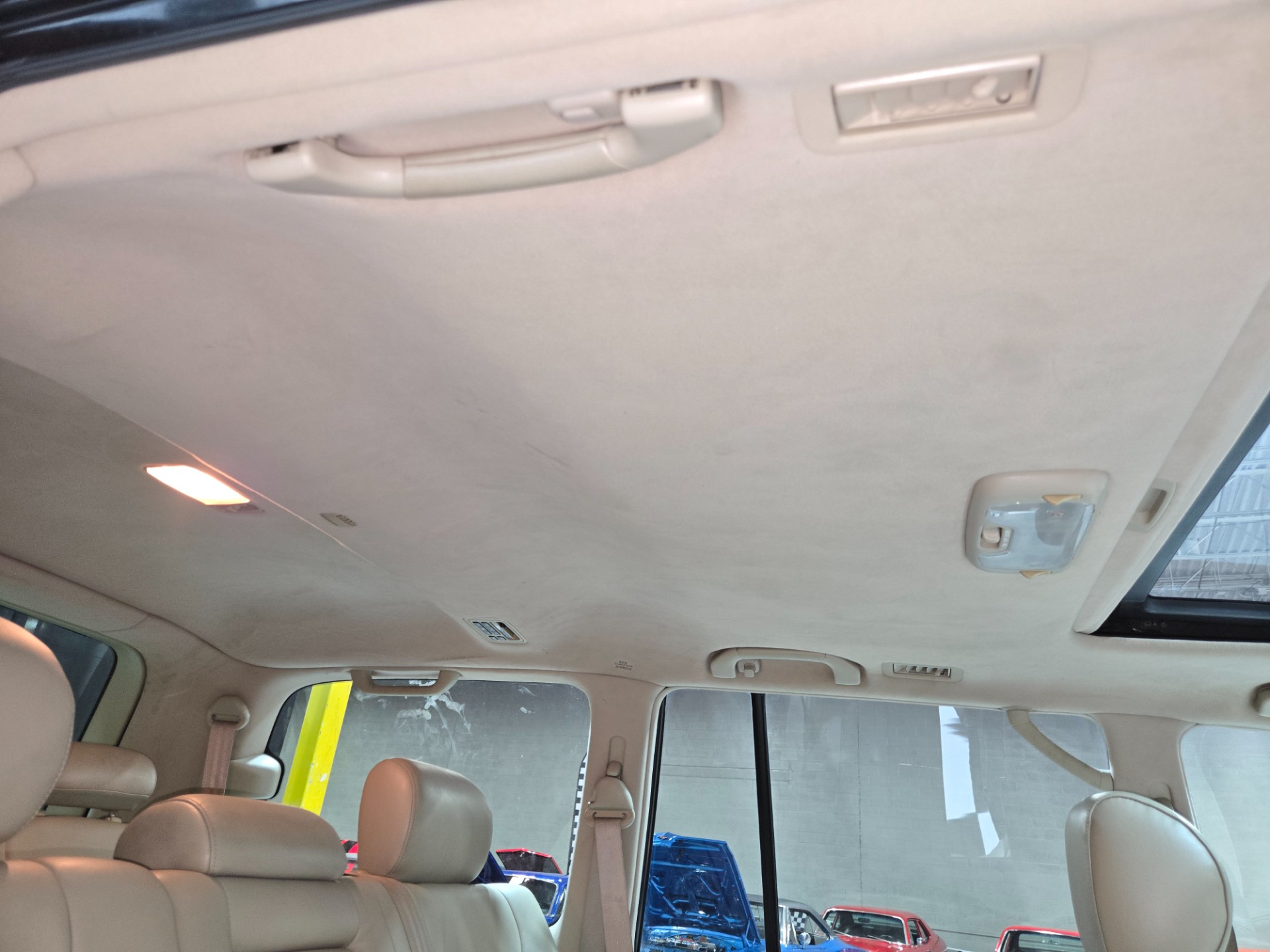2004 Lexus LX 470 94
