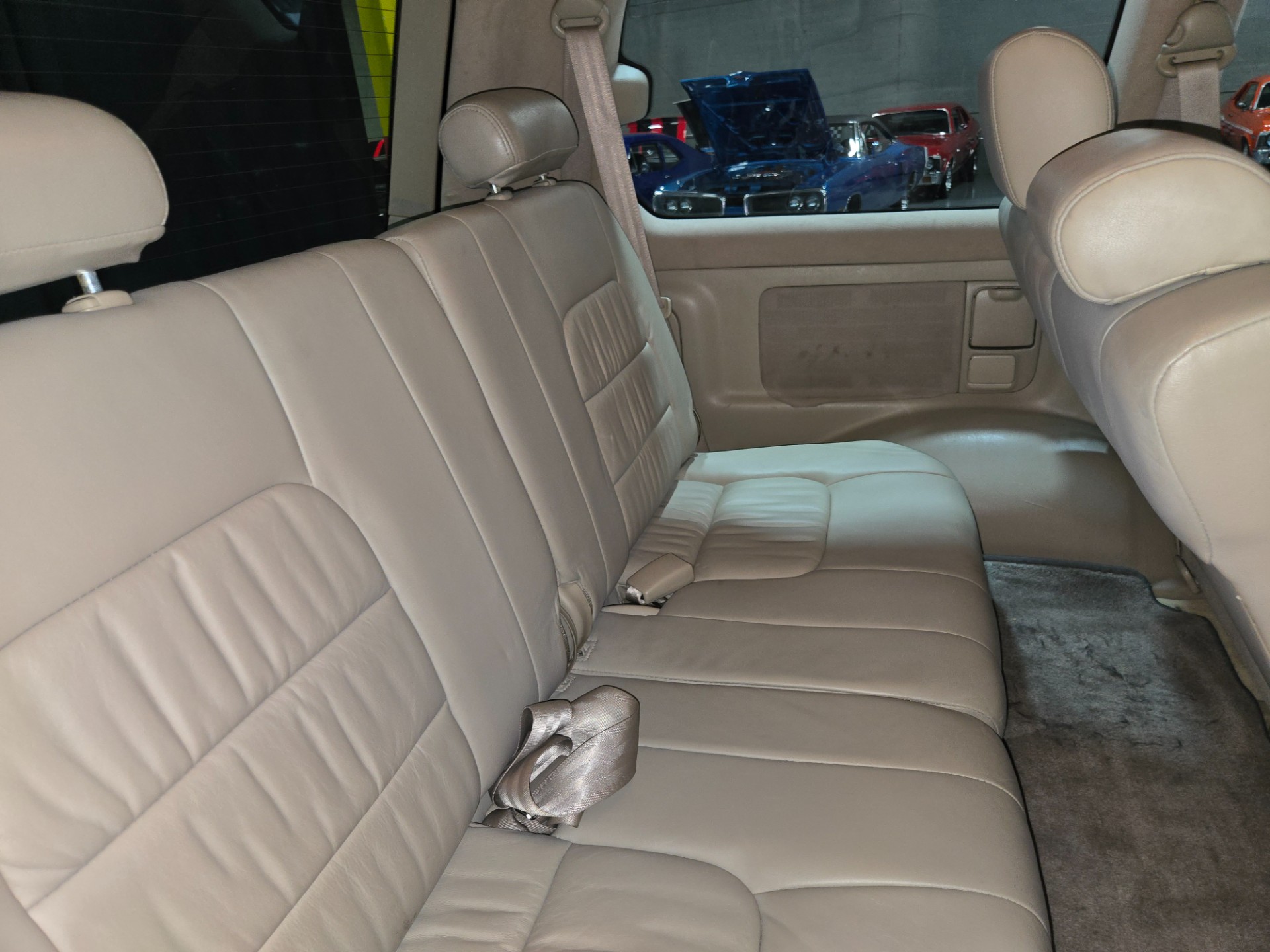 2004 Lexus LX 470 95
