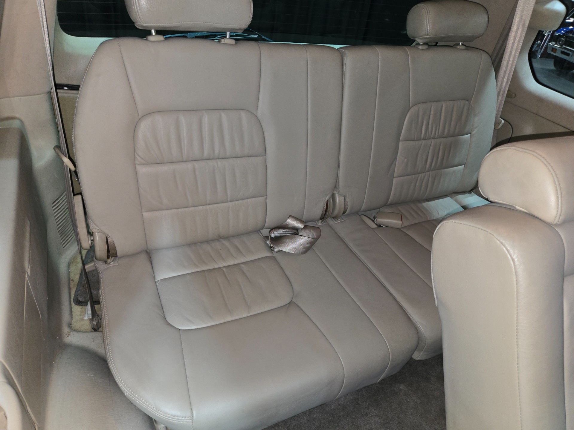 2004 Lexus LX 470 96
